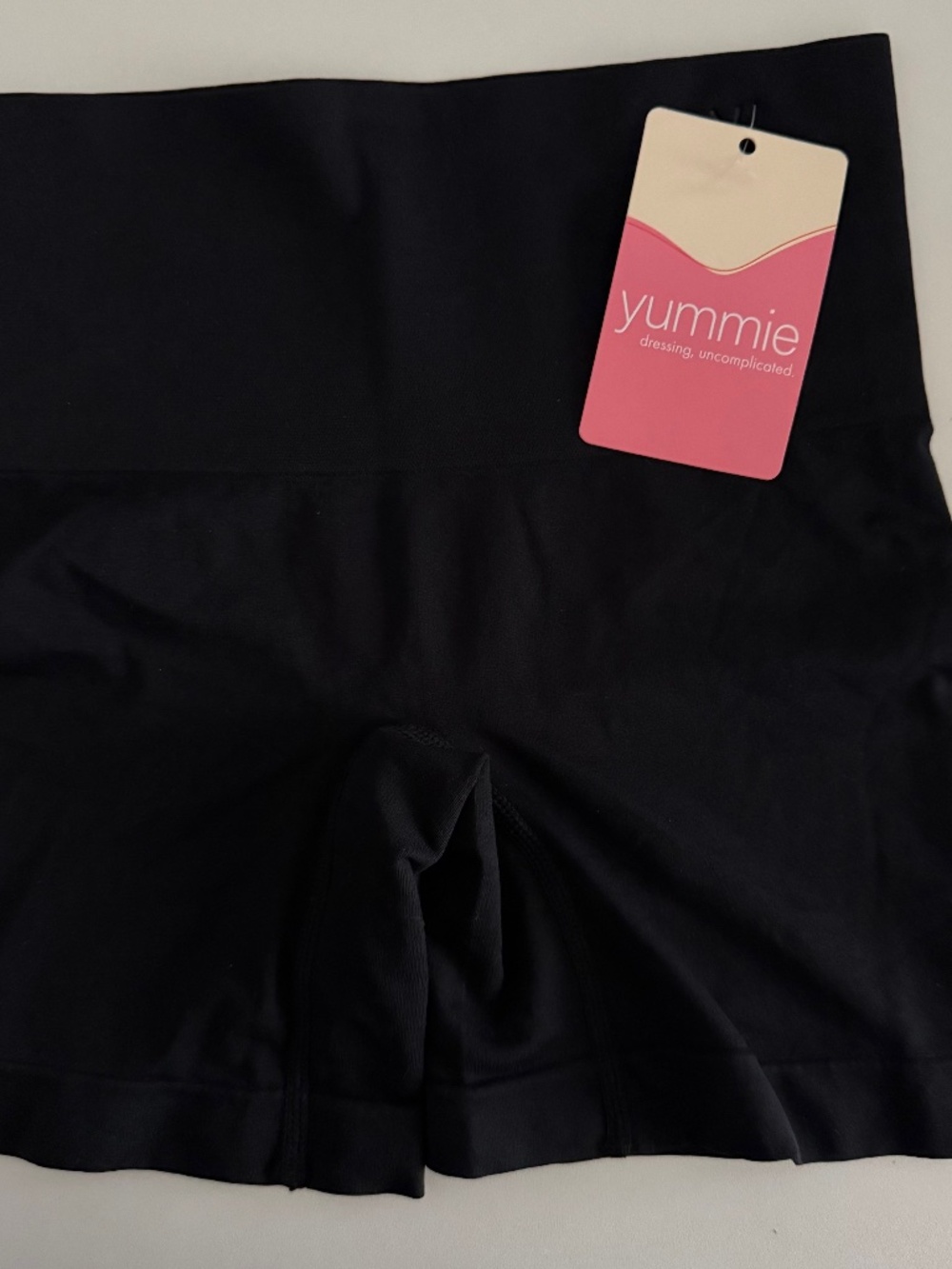 NWT Size S/M Yummie Tummie Seamless Shaping Shortie Black